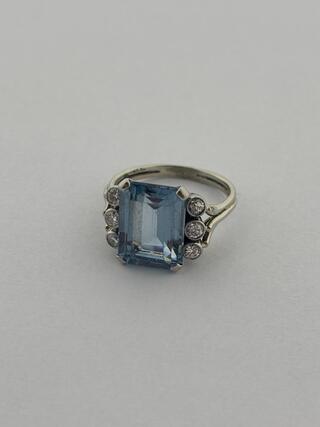 Witgouden ring met diamanten en aquamarijn – natuurlijk